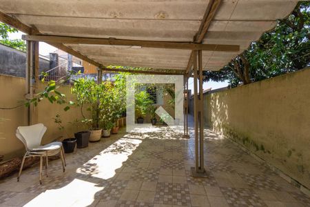 Casa à venda com 200m², 4 quartos e 1 vagaQuintal