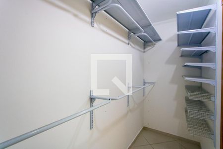 Casa à venda com 312m², 3 quartos e 2 vagasCasa 1 - Closet do quarto 1