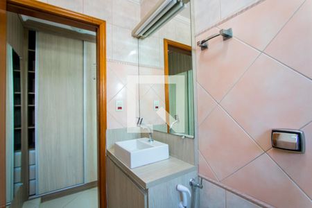 Casa à venda com 312m², 3 quartos e 2 vagasCasa 1 - Banheiro do quarto 1