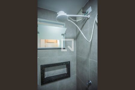 Banheiro de kitnet/studio para alugar com 1 quarto, 33m² em Mirandópolis, São Paulo