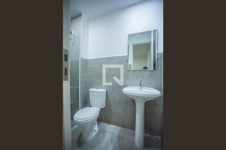 Banheiro de kitnet/studio para alugar com 1 quarto, 33m² em Mirandópolis, São Paulo