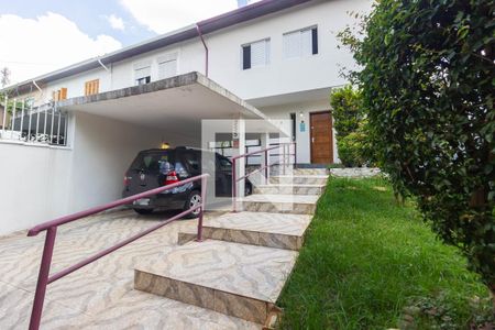 Casa à venda com 257m², 4 quartos e 2 vagas Casa à venda com 257m², 4 quartos e 2 vagasEntrada