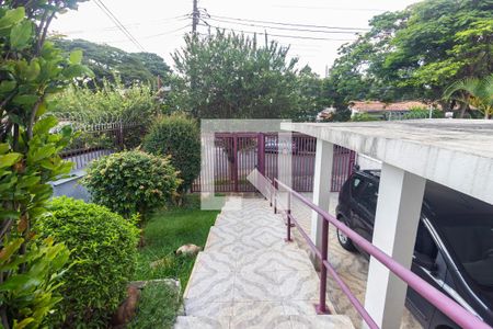 Casa à venda com 257m², 4 quartos e 2 vagas Casa à venda com 257m², 4 quartos e 2 vagasEntrada