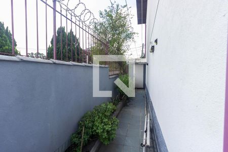 Casa à venda com 257m², 4 quartos e 2 vagas Casa à venda com 257m², 4 quartos e 2 vagasCorredor