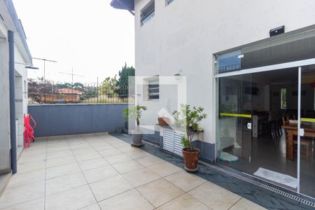 Casa à venda com 257m², 4 quartos e 2 vagas Casa à venda com 257m², 4 quartos e 2 vagasQuintal