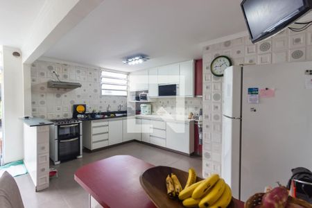 Casa à venda com 257m², 4 quartos e 2 vagas Casa à venda com 257m², 4 quartos e 2 vagasCozinha