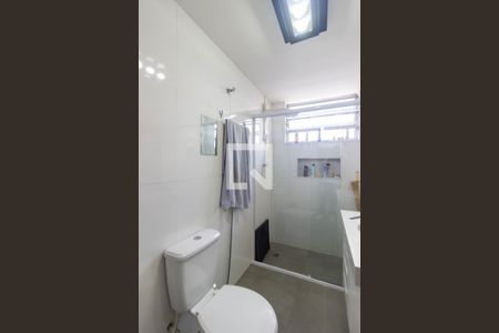 Casa à venda com 257m², 4 quartos e 2 vagas Casa à venda com 257m², 4 quartos e 2 vagasBanheiro