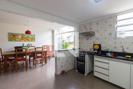 Casa à venda com 257m², 4 quartos e 2 vagas Casa à venda com 257m², 4 quartos e 2 vagasCozinha