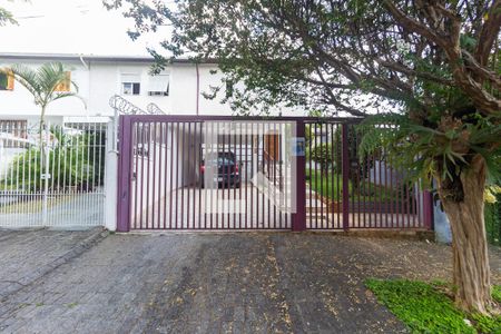 Casa à venda com 257m², 4 quartos e 2 vagas Casa à venda com 257m², 4 quartos e 2 vagasFachada