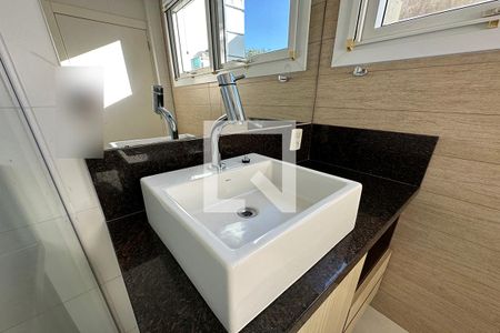 Casa à venda com 300m², 4 quartos e 4 vagasPia do Banheiro da Suíte 2