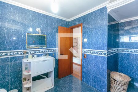Banheiro de casa à venda com 3 quartos, 350m² em Campo Novo, Porto Alegre