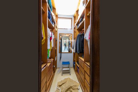 Casa para alugar com 440m², 4 quartos e 2 vagasQuarto