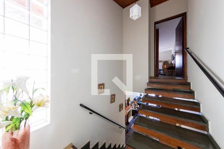 Casa para alugar com 440m², 4 quartos e 2 vagasEscada