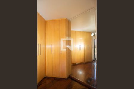 Apartamento à venda com 440m², 4 quartos e 4 vagas Apartamento à venda com 440m², 4 quartos e 4 vagasQuarto 4