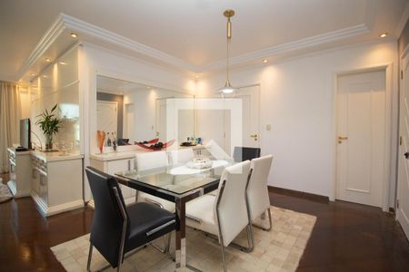 Apartamento à venda com 440m², 4 quartos e 4 vagas Apartamento à venda com 440m², 4 quartos e 4 vagasSala de Jantar