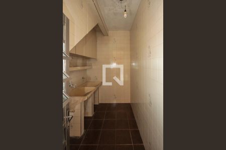 Casa à venda com 400m², 5 quartos e 8 vagasÁrea de Serviço casa 02