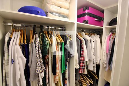 Apartamento à venda com 126m², 2 quartos e 3 vagasCloset da suíte 1