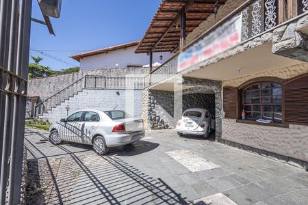 Casa à venda com 360m², 4 quartos e 6 vagasVagas de garam / fachada