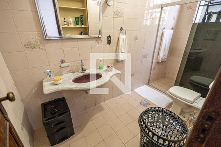 Casa à venda com 360m², 4 quartos e 6 vagasBanheiro da suíte