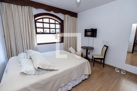 Casa à venda com 360m², 4 quartos e 6 vagasQuarto 4 / suíte