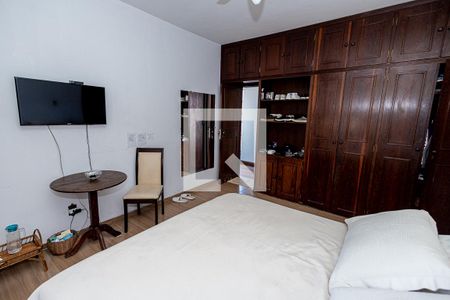 Casa à venda com 360m², 4 quartos e 6 vagasQuarto 4 / suíte