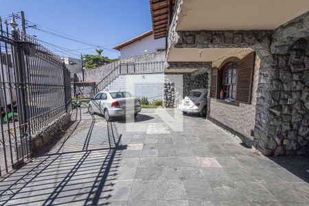 Casa à venda com 360m², 4 quartos e 6 vagasVagas de garam / fachada