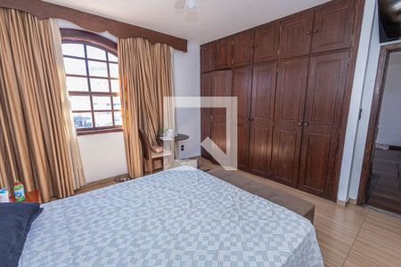 Casa à venda com 360m², 4 quartos e 6 vagasQuarto 1 / suíte