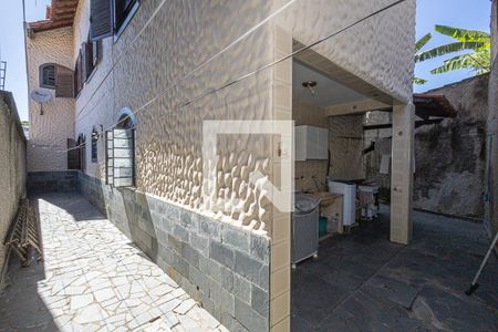 Casa à venda com 360m², 4 quartos e 6 vagasÁrea de serviço / Quintal