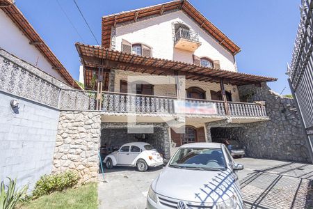 Casa à venda com 360m², 4 quartos e 6 vagasVagas de garam / fachada