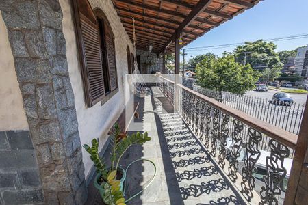 Casa à venda com 360m², 4 quartos e 6 vagasVaranda