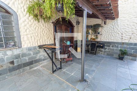 Casa à venda com 360m², 4 quartos e 6 vagasÁrea de serviço / Quintal