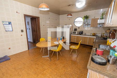 Casa à venda com 360m², 4 quartos e 6 vagasCozinha