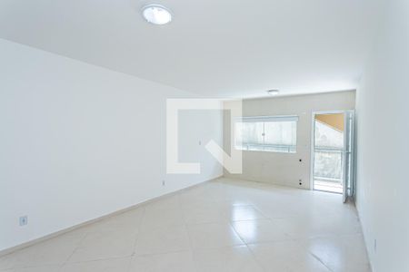Sala, cozinha e área de serviço de apartamento para alugar com 1 quarto, 61m² em São Domingos, São Paulo