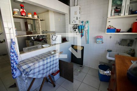 Apartamento à venda com 243m², 3 quartos e 1 vagaÁrea de Serviço