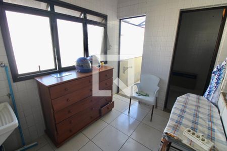 Apartamento à venda com 243m², 3 quartos e 1 vagaÁrea de Serviço