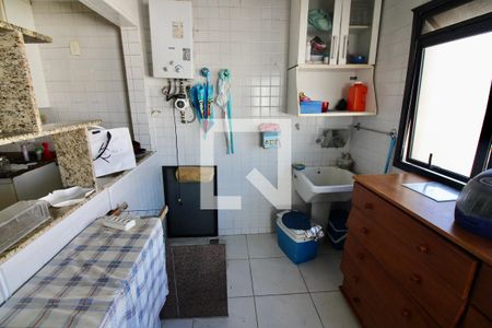Apartamento à venda com 243m², 3 quartos e 1 vagaÁrea de Serviço