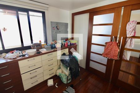 Apartamento à venda com 243m², 3 quartos e 1 vagaCloset da suíte 1