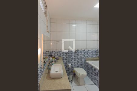 Banheiro da Suíte de casa à venda com 4 quartos, 280m² em Vila Joaquim Inácio, Campinas