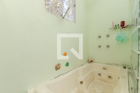 Casa à venda com 137m², 3 quartos e 2 vagasBanheiro