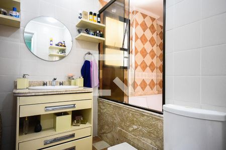 Apartamento à venda com 129m², 4 quartos e 2 vagas Apartamento à venda com 129m², 4 quartos e 2 vagasBanheiro suíte