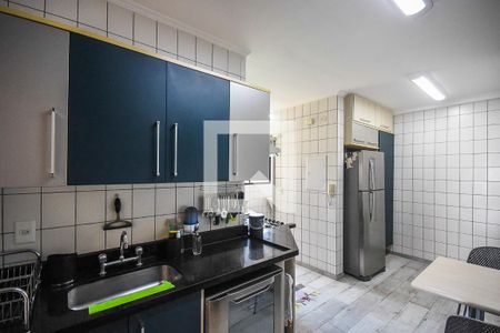 Apartamento à venda com 129m², 4 quartos e 2 vagas Apartamento à venda com 129m², 4 quartos e 2 vagasCozinha