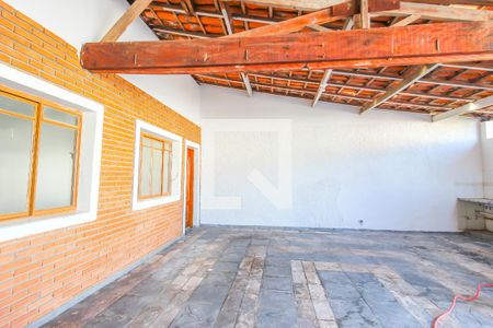 Casa à venda com 320m², 3 quartos e 6 vagas Casa à venda com 320m², 3 quartos e 6 vagasGaragem