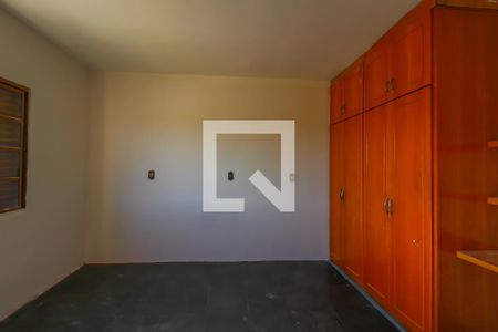 Casa à venda com 320m², 3 quartos e 6 vagas Casa à venda com 320m², 3 quartos e 6 vagasQuarto 3