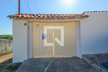Casa à venda com 320m², 3 quartos e 6 vagas Casa à venda com 320m², 3 quartos e 6 vagasFachada