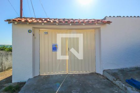 Casa à venda com 320m², 3 quartos e 6 vagas Casa à venda com 320m², 3 quartos e 6 vagasFachada