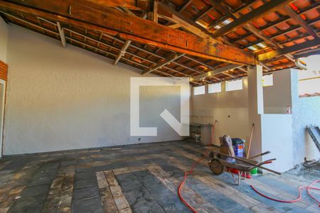 Casa à venda com 320m², 3 quartos e 6 vagas Casa à venda com 320m², 3 quartos e 6 vagasGaragem