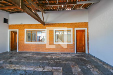 Casa à venda com 320m², 3 quartos e 6 vagas Casa à venda com 320m², 3 quartos e 6 vagasGaragem