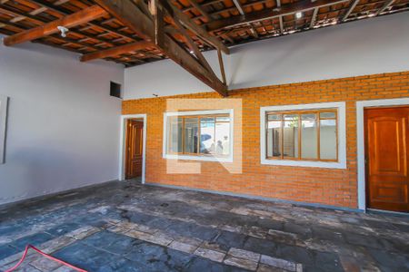 Casa à venda com 320m², 3 quartos e 6 vagas Casa à venda com 320m², 3 quartos e 6 vagasGaragem