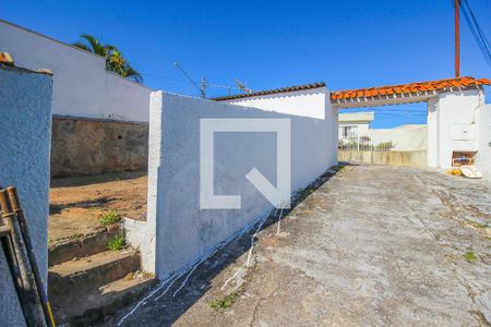 Casa à venda com 320m², 3 quartos e 6 vagas Casa à venda com 320m², 3 quartos e 6 vagasQuintal