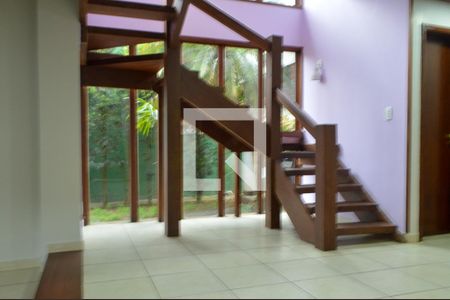 Escada de casa de condomínio para alugar com 4 quartos, 268m² em Taquara, Rio de Janeiro
